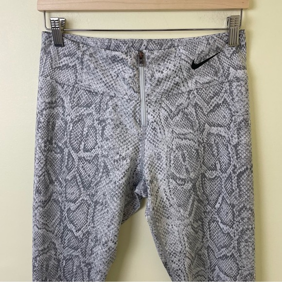 Nike x REVOLVE White Snake Print High Waist Zip Front Leggings SZ Medium - Picture 7 of 15